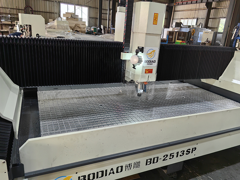 銅鋁門(mén)精雕機(jī)