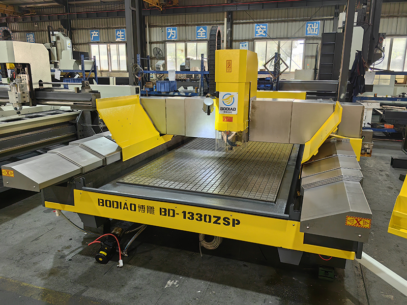 1330銅鋁門精雕機(jī)