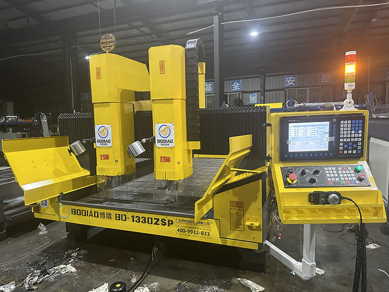 全鑄件銅鋁雙頭精雕機